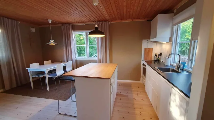 Renovated Hilltop Retreat w/ Full Kitchen & Views - Image 1