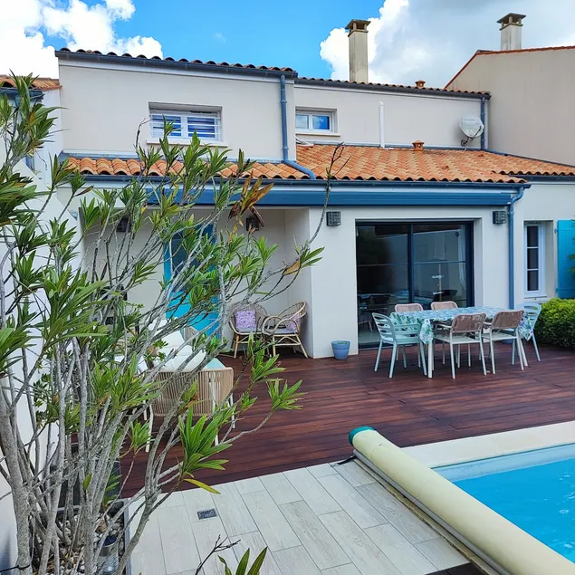 Hestia House 4* - Charming, Pool & Seaside - Image 1