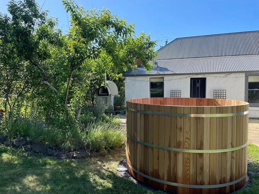 Georgian charm, cedar hot tub, friends and family - Image 1