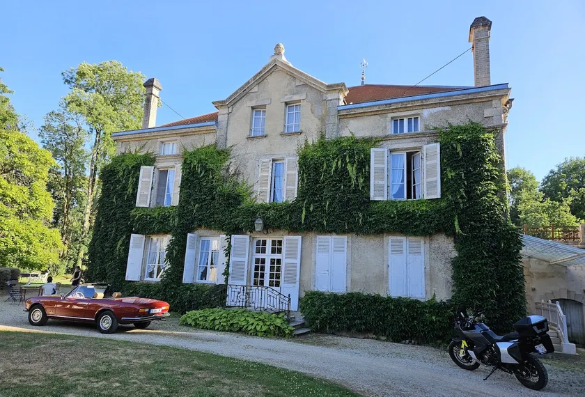 Beautiful mansion. - Image 1