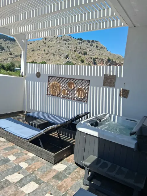 Stergios Suite with Private Jacuzzi - Image 1