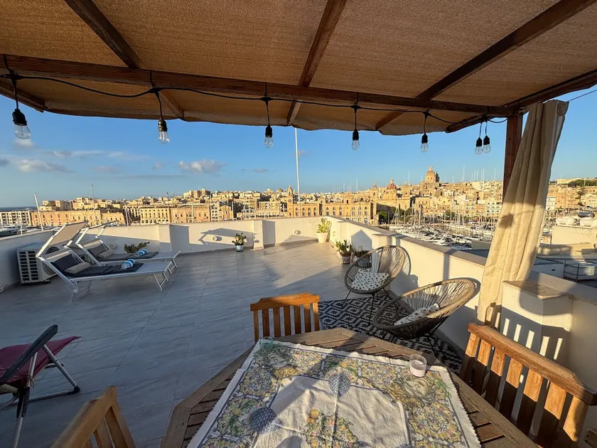 Scenic Marina Home | Lift, Free Parking Nearby - Image 1