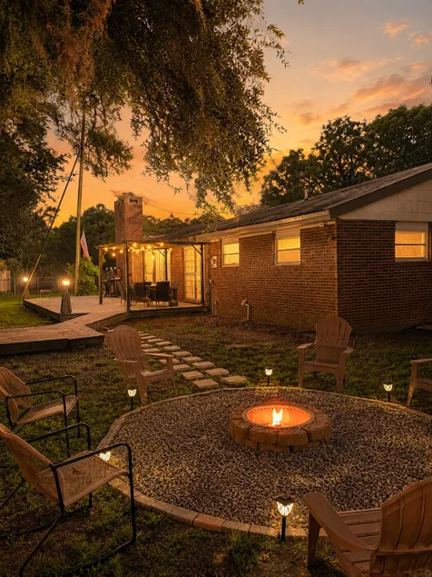 Green Hideaway - Image 1