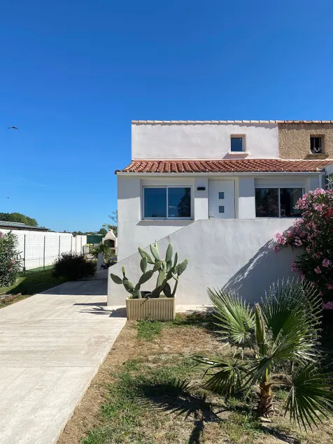 Lovely House a stone's throw from the sea - Image 1