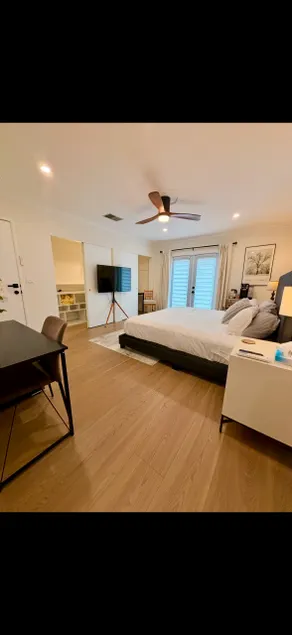 Rose Bowl Guest House - Image 1
