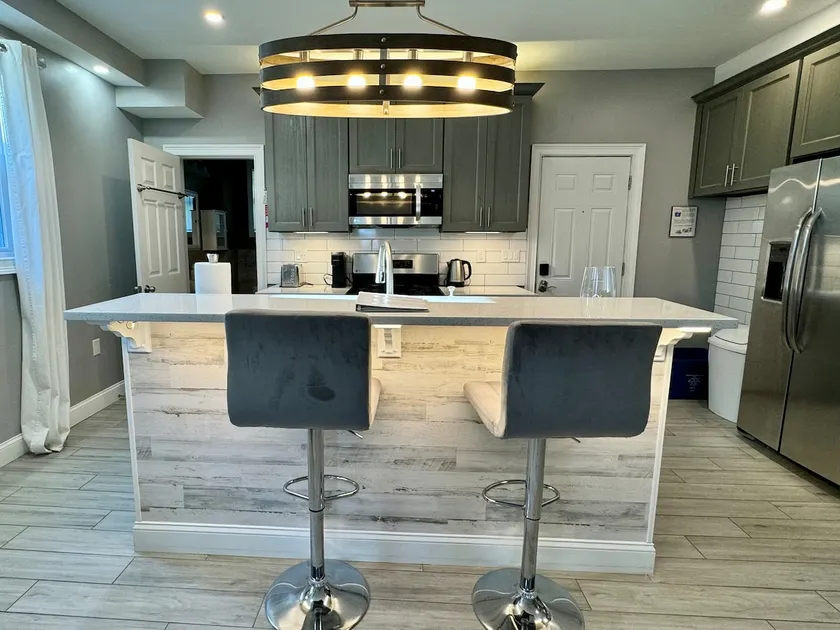 Modern 1BR • Free Parking • Laundry • Near NYC - Image 1