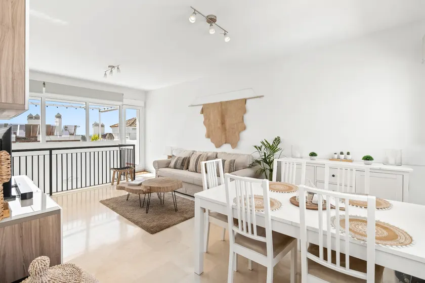 Luxury Penthouse •Rooftop •Sea views •Free Parking - Image 1