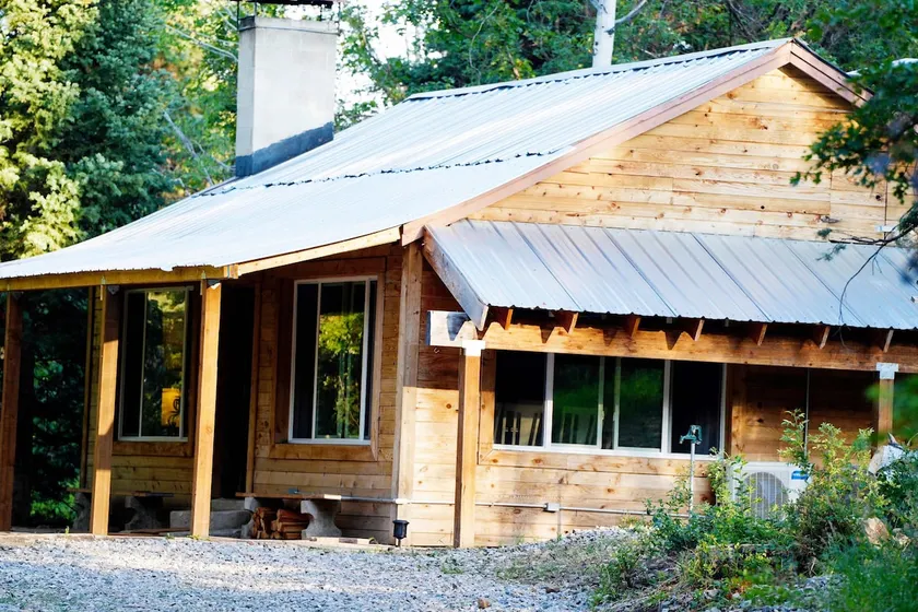 Cozy Cabin Retreat in Midway - Image 1