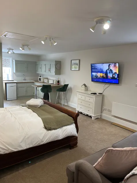 The Old Coach House - Cosy Studio Apartment - Image 1
