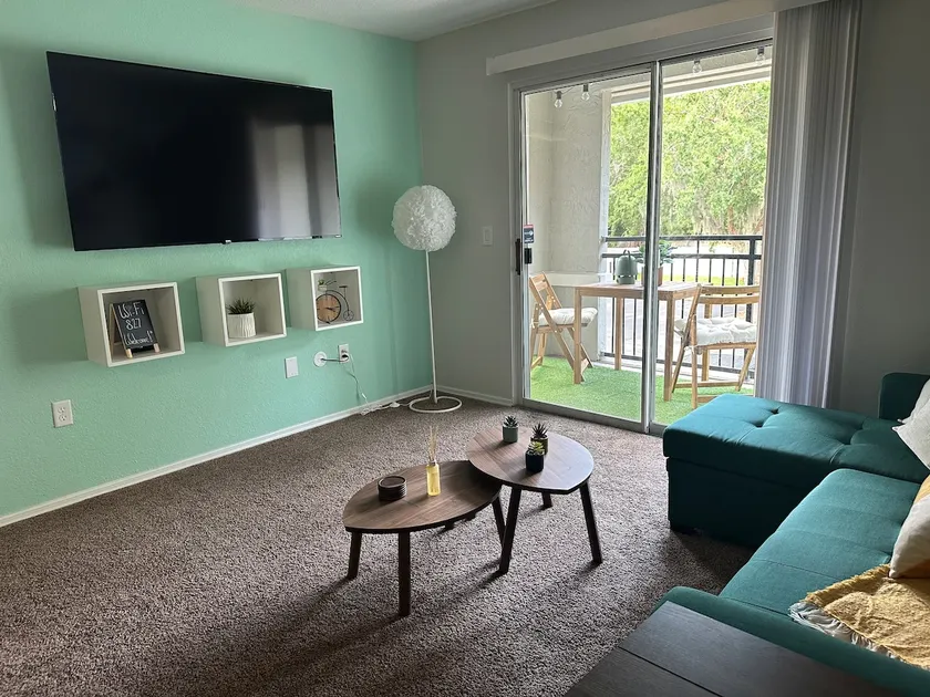 Convenient apartment close to UF! - Image 1