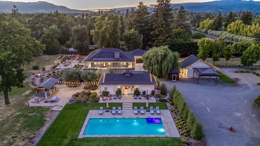 Private Villa on 4.3 Acre Estate Pool + Hot Tub + - Image 1