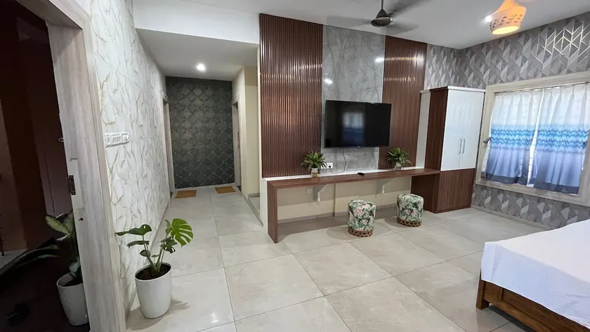 Niraja Niwas,2BHK,AC,WIFI,washing ma work station - Image 1