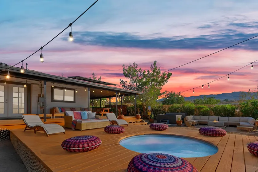 7 min to JT Park! Pool•Hot Tub•Sauna•Fire Pit - Image 1