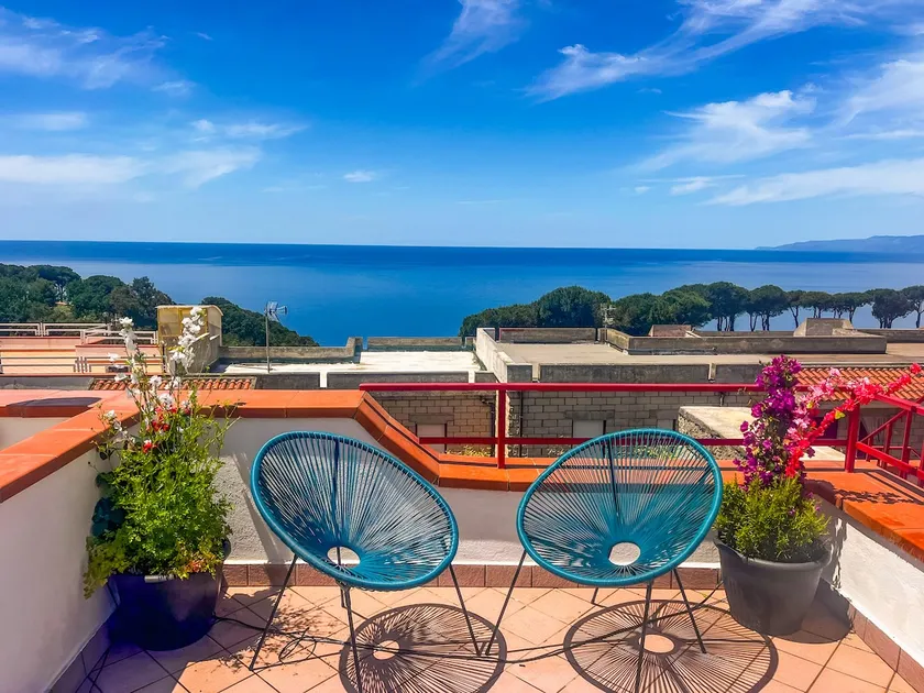 Seaview Rooftop Flat w/ Terrace – near Beach - Image 1