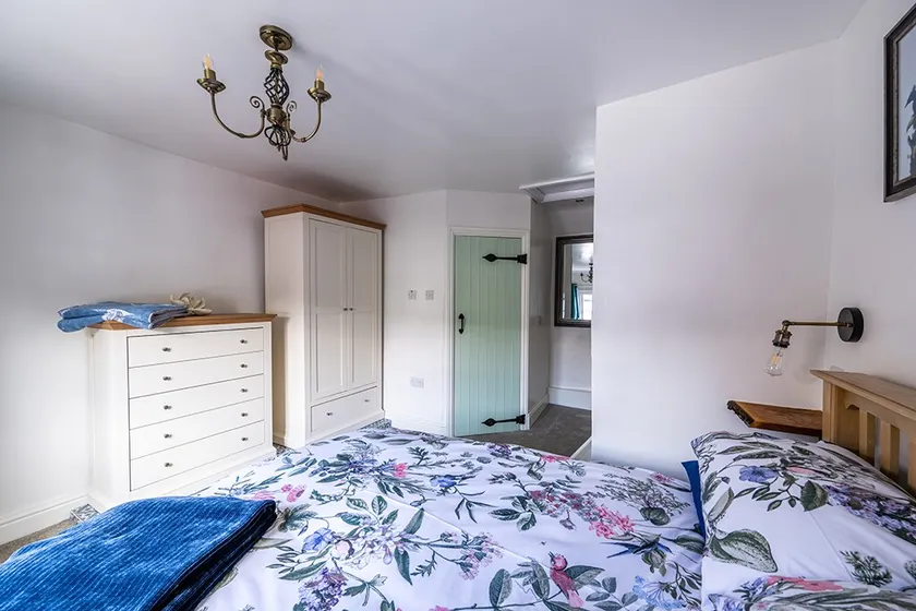 Grade 2 Cottage 1 bedroom, Ludlow centre - Image 1