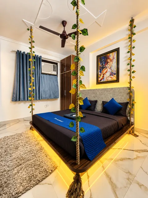 Thehrav |Stylish 1BHK Near IGI Airport| Yashobhumi - Image 1