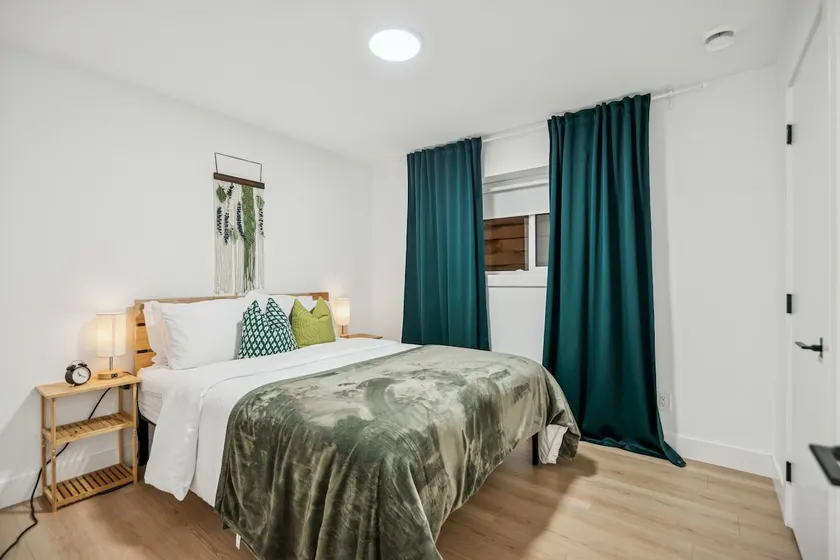 Family-Friendly Suite Near White Rock - Image 1