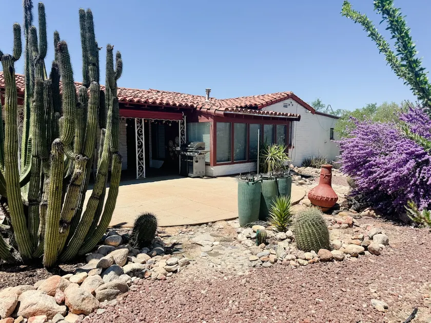 Beautiful Desert Retreat w/ Mountain Views - Image 1