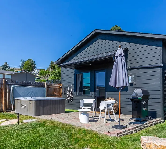 Blue Jay Guest House - Private Hot Tub - Image 1
