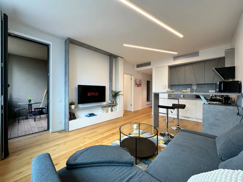 Sky1 Modern Aptm with Rooftop View 30 floor - Image 1