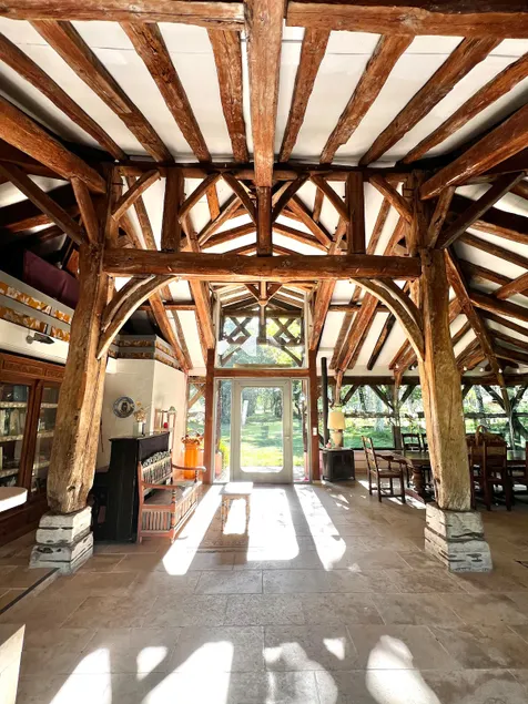 13/14p the forest in the house, beaches at 10min - Image 1
