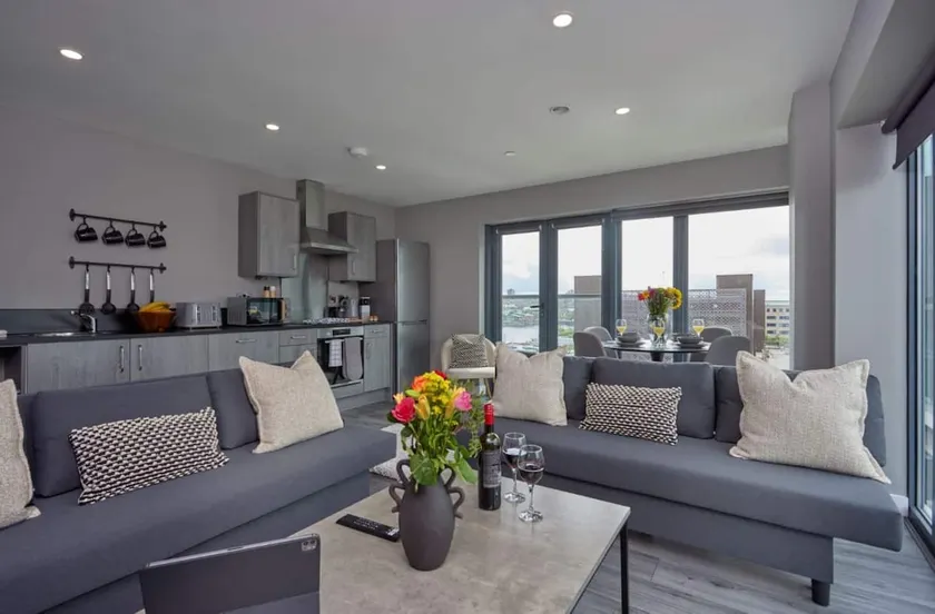 Quayside Apartment | Perfect for 8 - Image 1