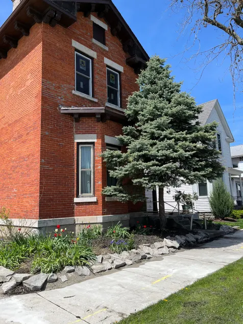 1840 Vintage Brownstone 3Bdrm+/1bath Sleeps9 - Image 1