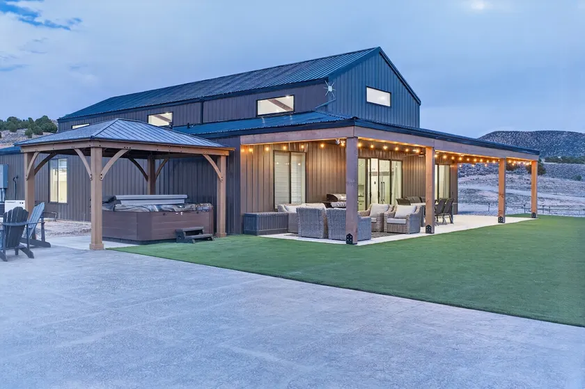 Yuba Lake Barndominium Pickleball, Hot tub, Golf - Image 1