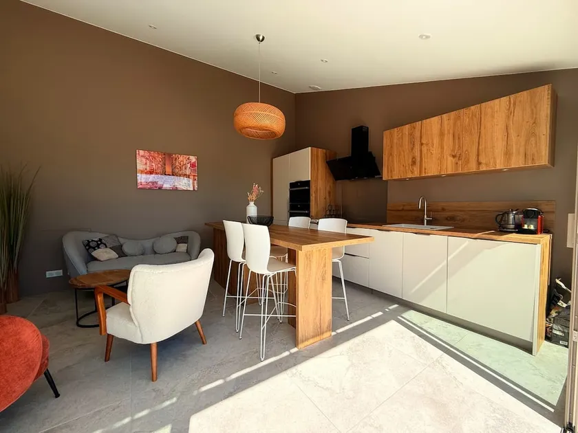 New house in La Rochelle - Image 1