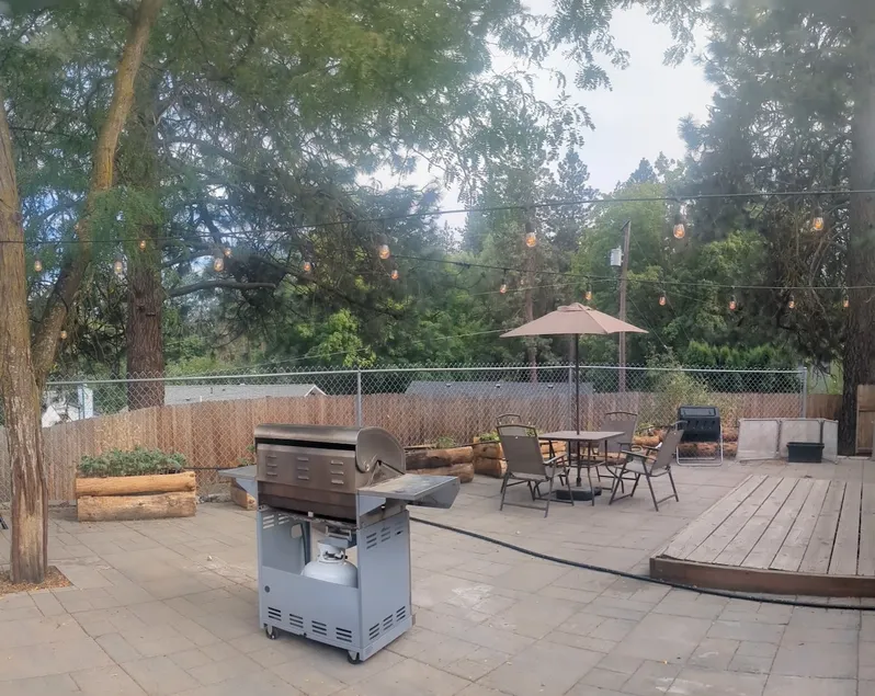 Ponderosa patio, near downtown - Image 1
