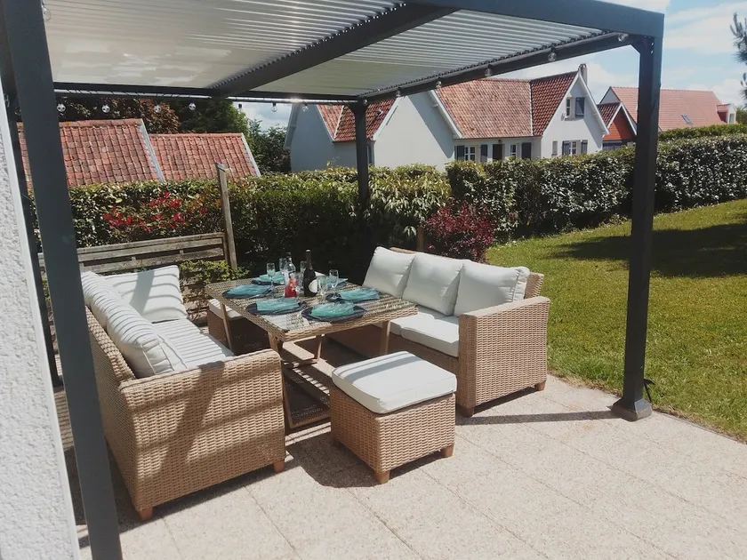 Quiet, close to the beach with outdoor jacuzzi. - Image 1