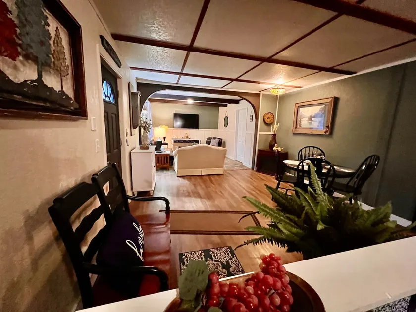 The Picket Fence Nana’s dream 3 beds-2 bedrooms - Image 1