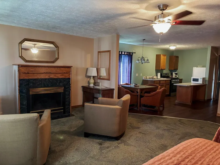 Superior Suite w/ Full Kitchen on the Bluff - Image 1