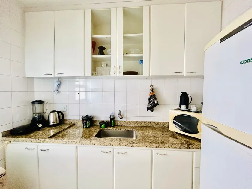 Practical flat, well located - Image 1