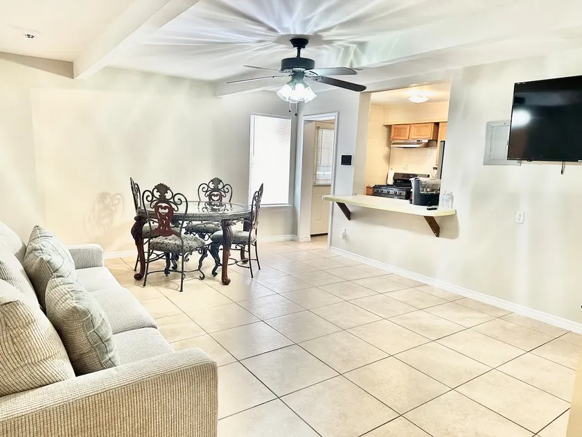 Economical Cozy Duplex/4bed2bath - Image 1
