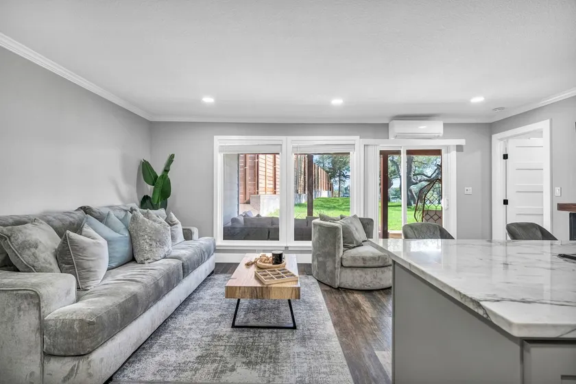 Renovated Luxurious Lake View Getaway - Image 1