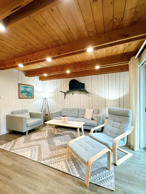 Bruce beach hide away - Image 1