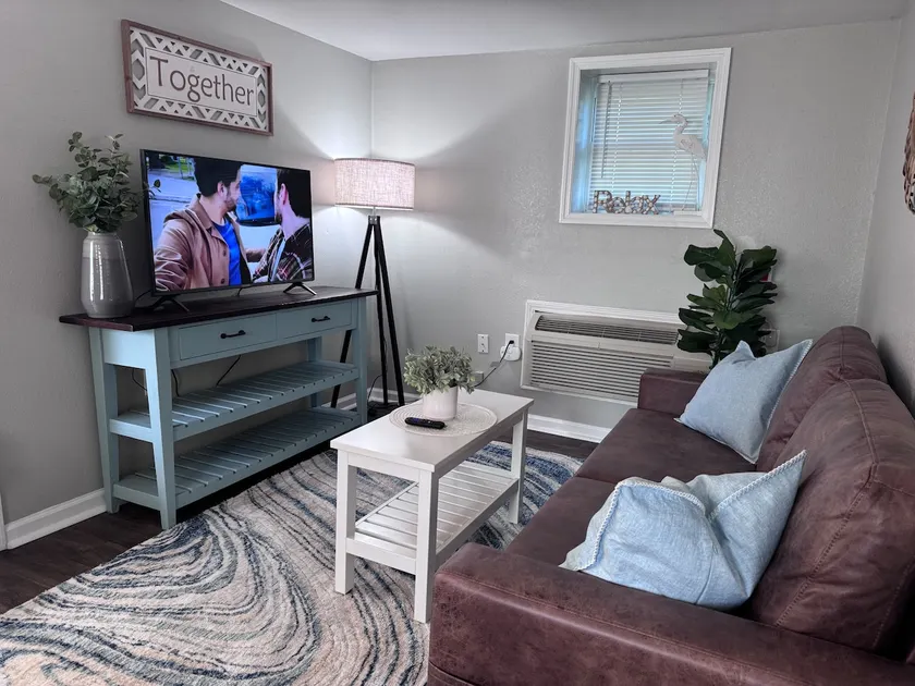 1BR Downstairs Farmhouse Apartment - Image 1
