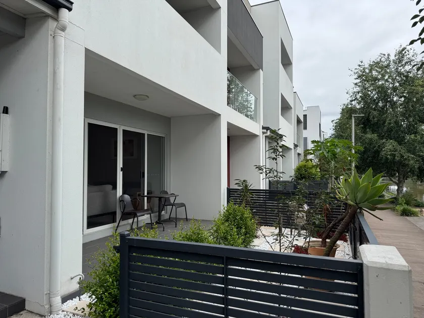 Spacious Quiet 4BR 3.5BA Walk to Train & Shops - Image 1