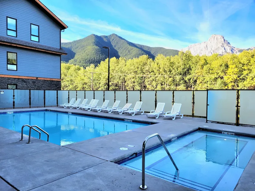 Luxury Condo W/Heated Pool | Near Canmore & Banff - Image 1
