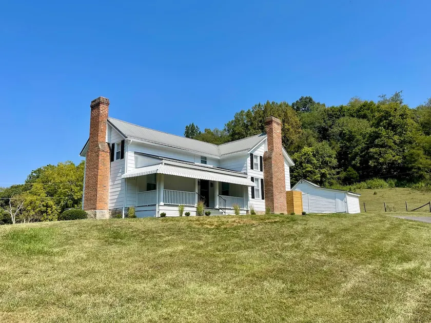 LJ Manor - Image 1