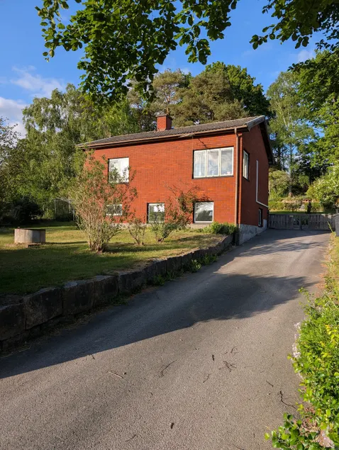 Lakehouse rentals in northern Asarum - Image 1