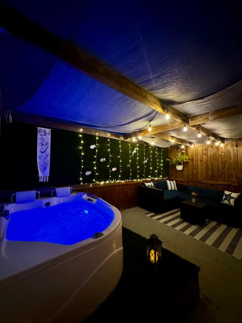 Couples Hideaway w/ Jacuzzi & Movie Theater - Image 1