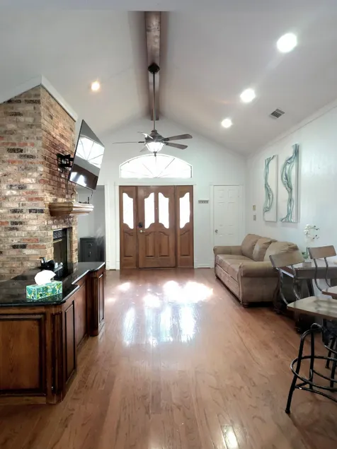 Spacious & Bright 2BR Cul-de-Sac Near Six Flags - Image 1