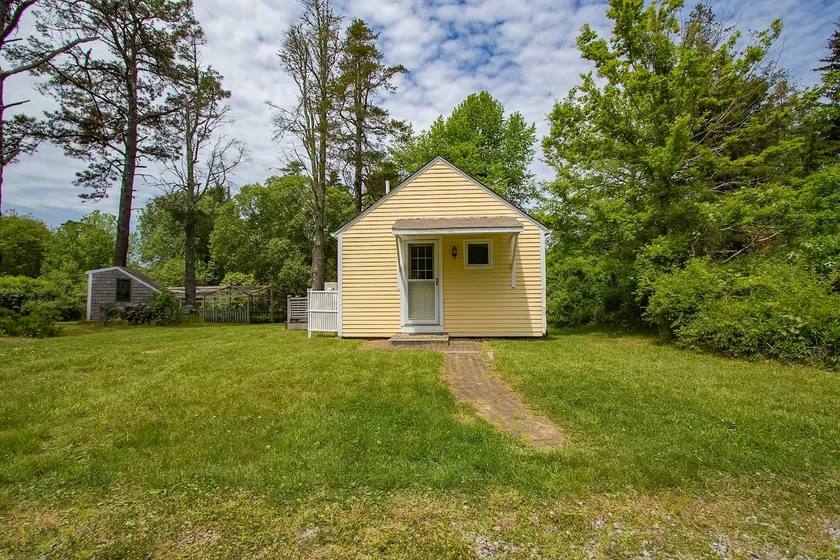 Charming Cottage in East Dennis - Image 1