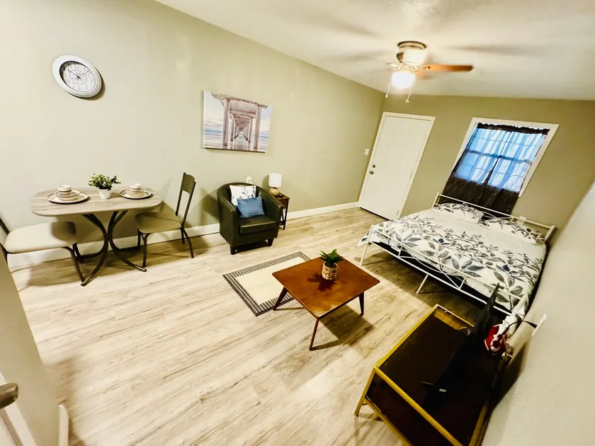 5 ”Private Bath Room in Odessa Apt | AC, Parking” - Image 1