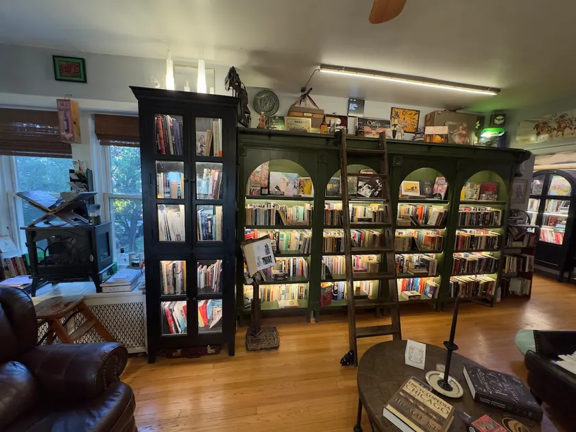 Vintage library museum retreat near CTA brown line - Image 1