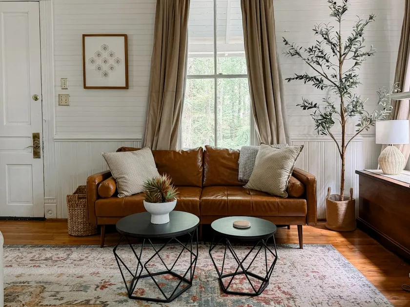 Little White House Studio w/ Full Kitchen - Image 1