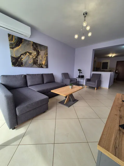 Deluxe Two Bedroom Maisonette FM14 - Image 1