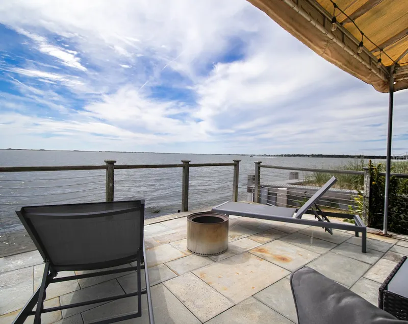 Hamptons Oceanfront Oasis - Image 1